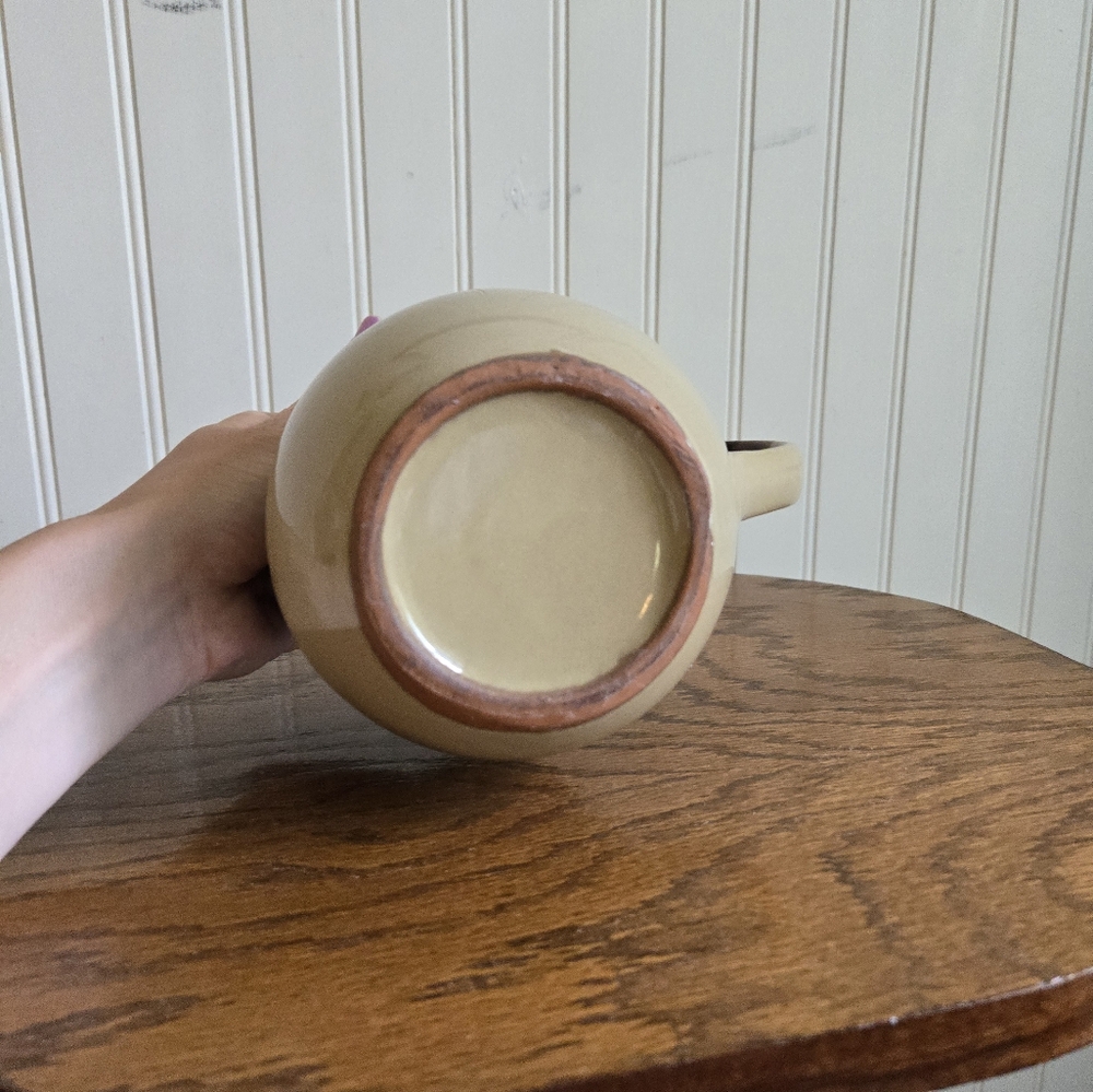 Two-Tone Ceramic Pitcher - Picture 2 of 4